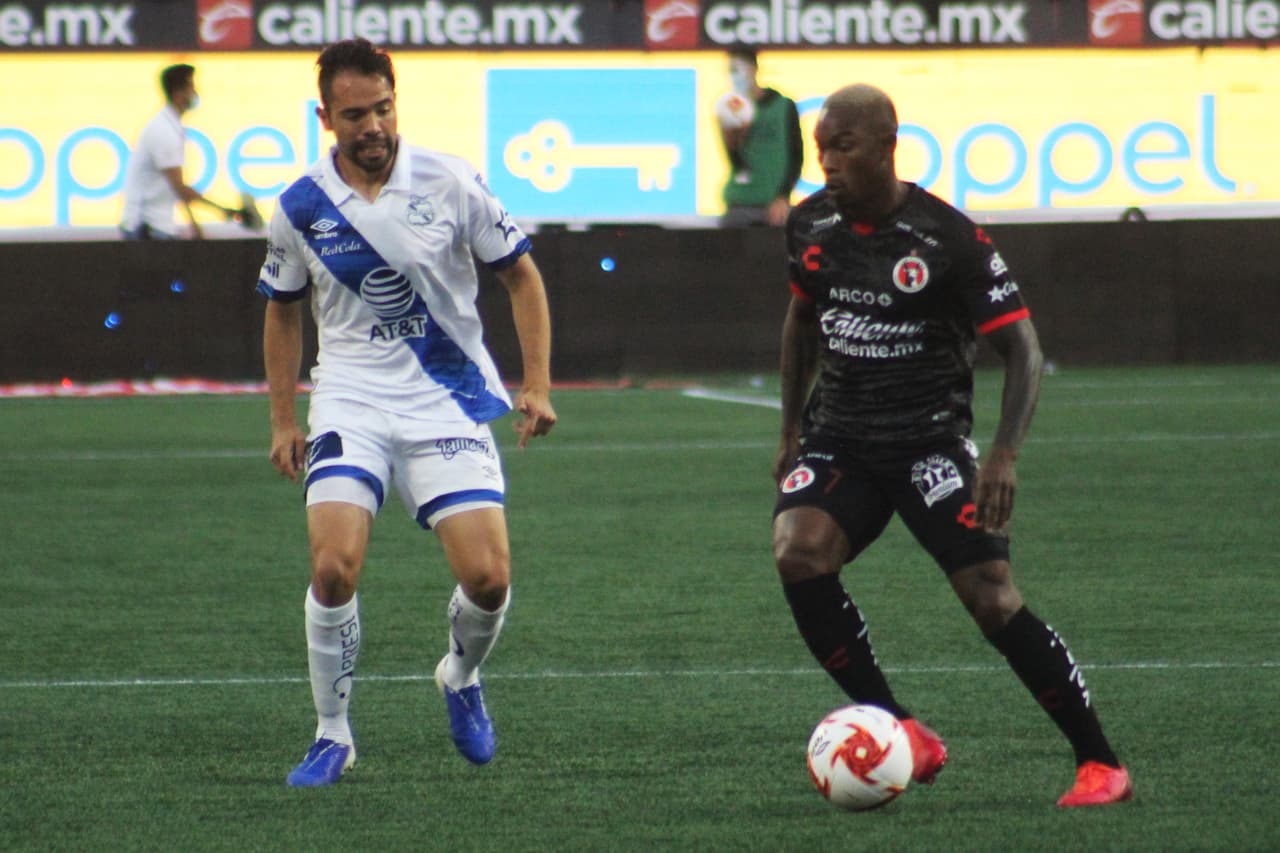 Con un solitario gol de Brayan Angulo, los Xolos consiguen su segunda victoria del torneo en casa.