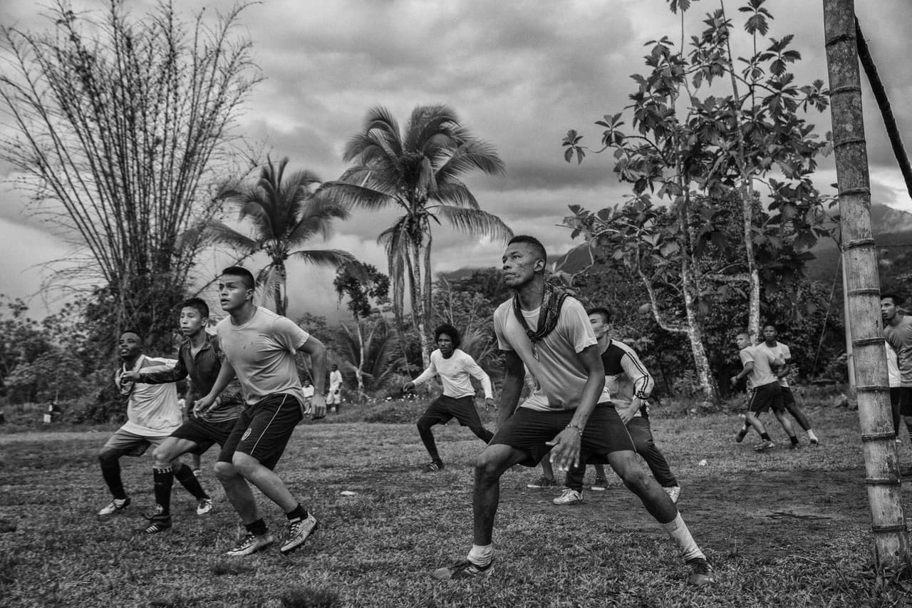 Historia: las Fuerzas Armadas Revolucionarias de Colombia, que han dejado las armas después de más de 50 años de conflicto, se están transformando en un nuevo partido político y su objetivo es crear un club de fútbol profesional.