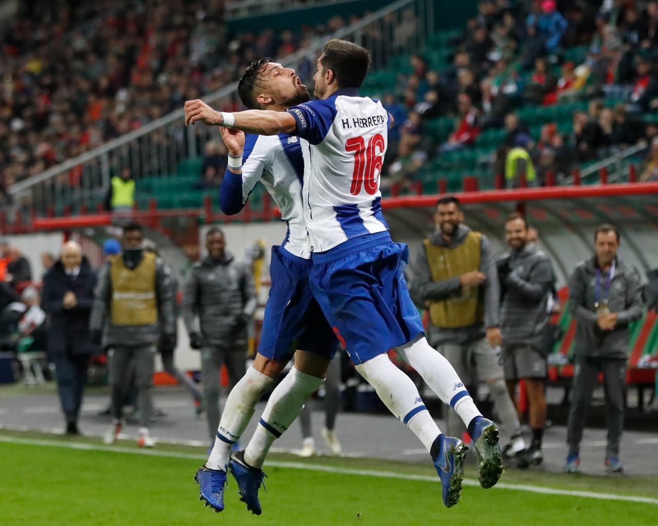 En duelo del Grupo D de la UEFA Champions League el FC Porto de Portugal superó 3-1 al Lokomotiv de Moscú en la ronda de la fase de grupos del prestigioso torneo en Stadion Lokomotiv.