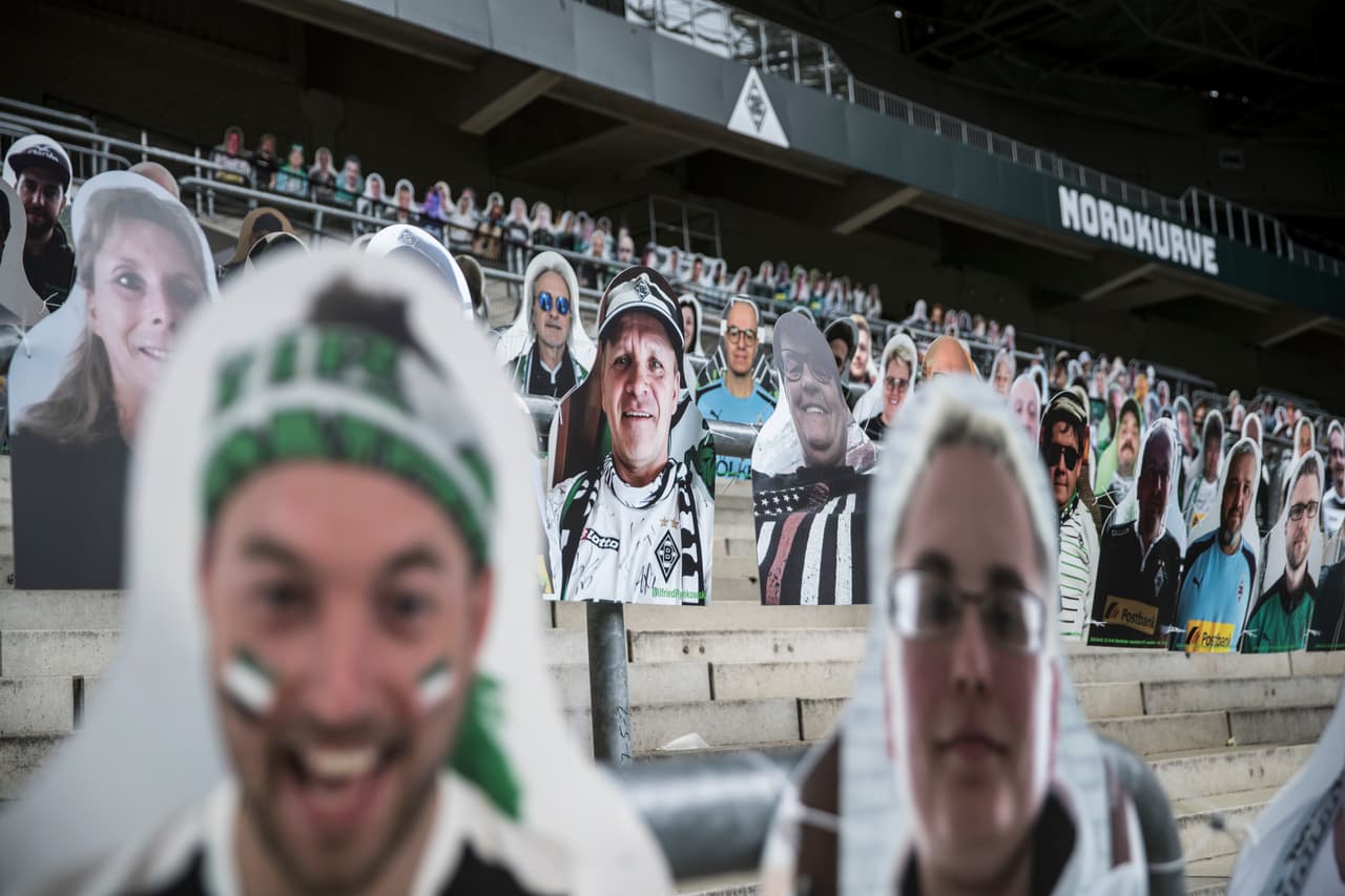 A pesar de no existir una fecha exacta para el regreso del futbol en la Bundesliga debido al covid-19, los fanáticos del ‘Gladbach’ imprimieron en sus asientos abonados, sus propias imágenes para estar presentes en el Borussia Park.