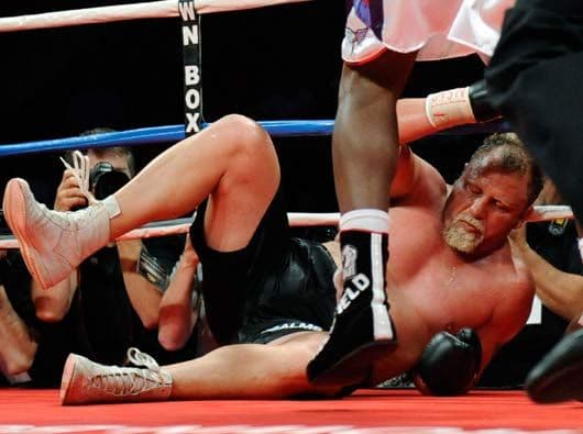 Botha cayó a los 55 segundos de la octava vuelta para decretar el final de la contienda.