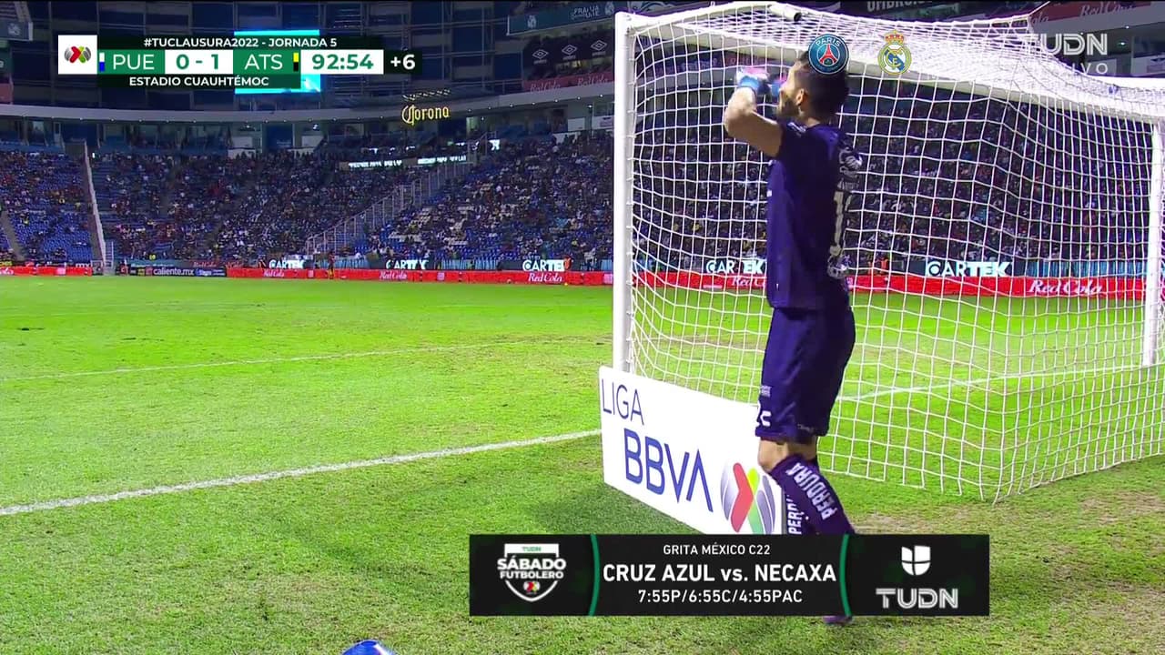 ¡TIRO ATAJADO! disparo por Julián Quiñones.