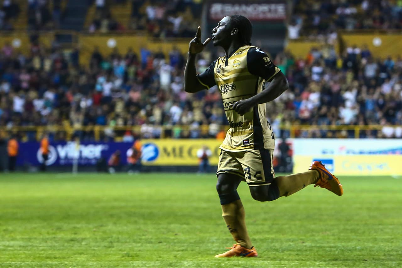 En el ataque de Colombia se encuentra 
<b>Yimmi Chará, jugador de la Liga MX con Monterrey y Dorados de Sinaloa. </b>El regreso al fútbol de su país potenció su momento y logró llamar la atención del entrenador José Pekerman, en parte por jugar en Barranquilla, la casa de su selección.