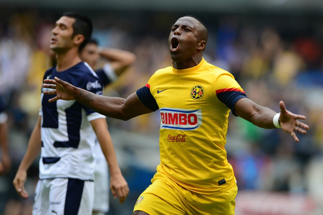 En cuartos de final el primer choque que tuvieron fue en el Clausura 2013, Pumas cayó 1-0 en Ciudad Universitaria y 2-1 en el Estadio Azteca con una gran eliminatoria de Christian Benítez.