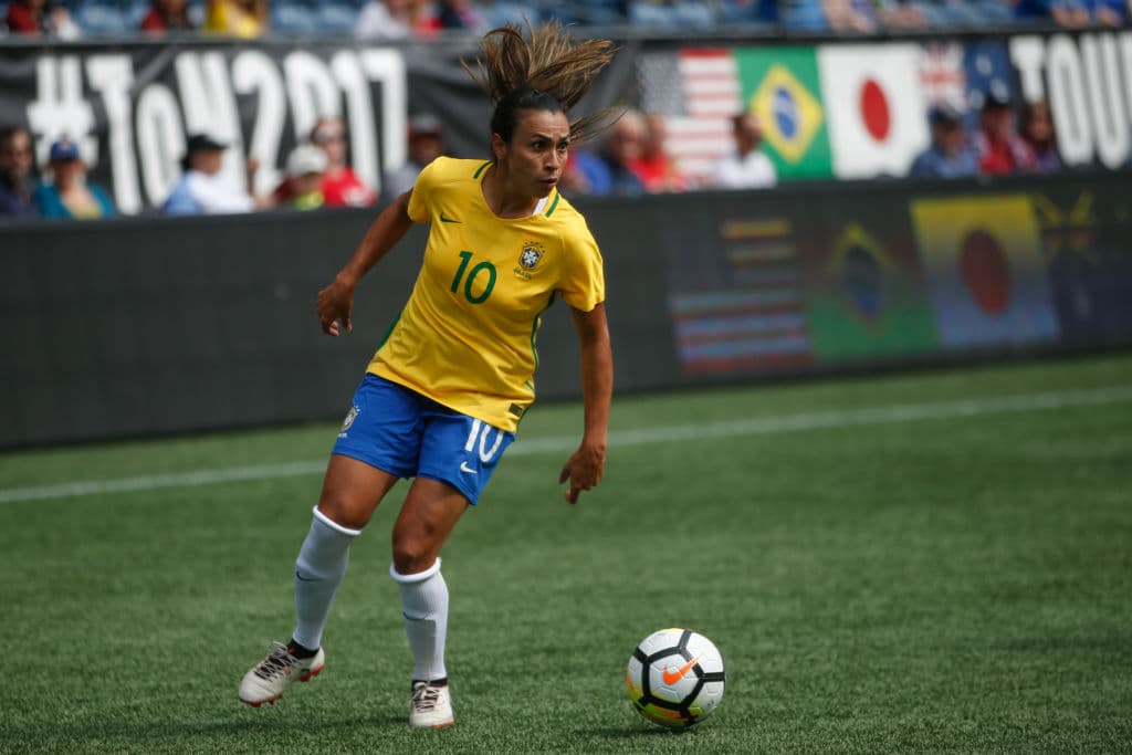 En sus 16 años de carrera profesional como delantera es la máxima goleadora de los Mundiales con 15 tantos tras cuatro participaciones.