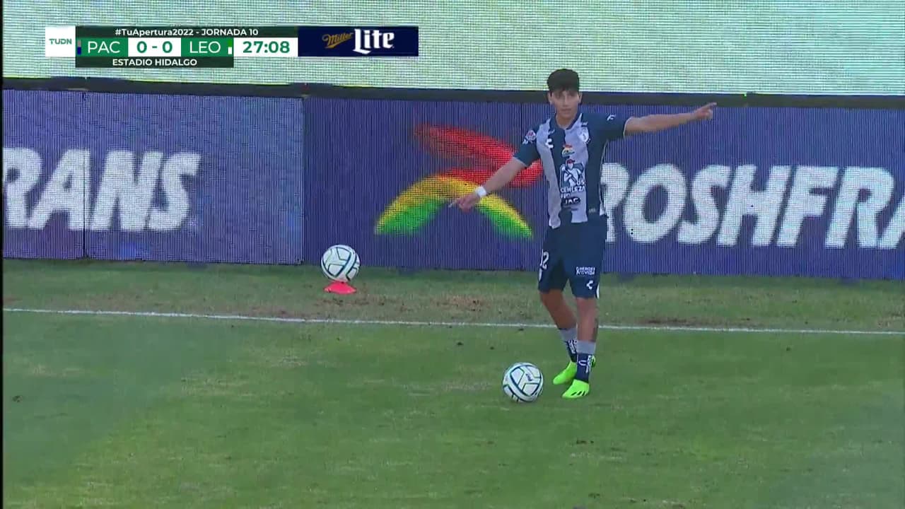 ¡TIRO ATAJADO! disparo por Nicolás Ibáñez.