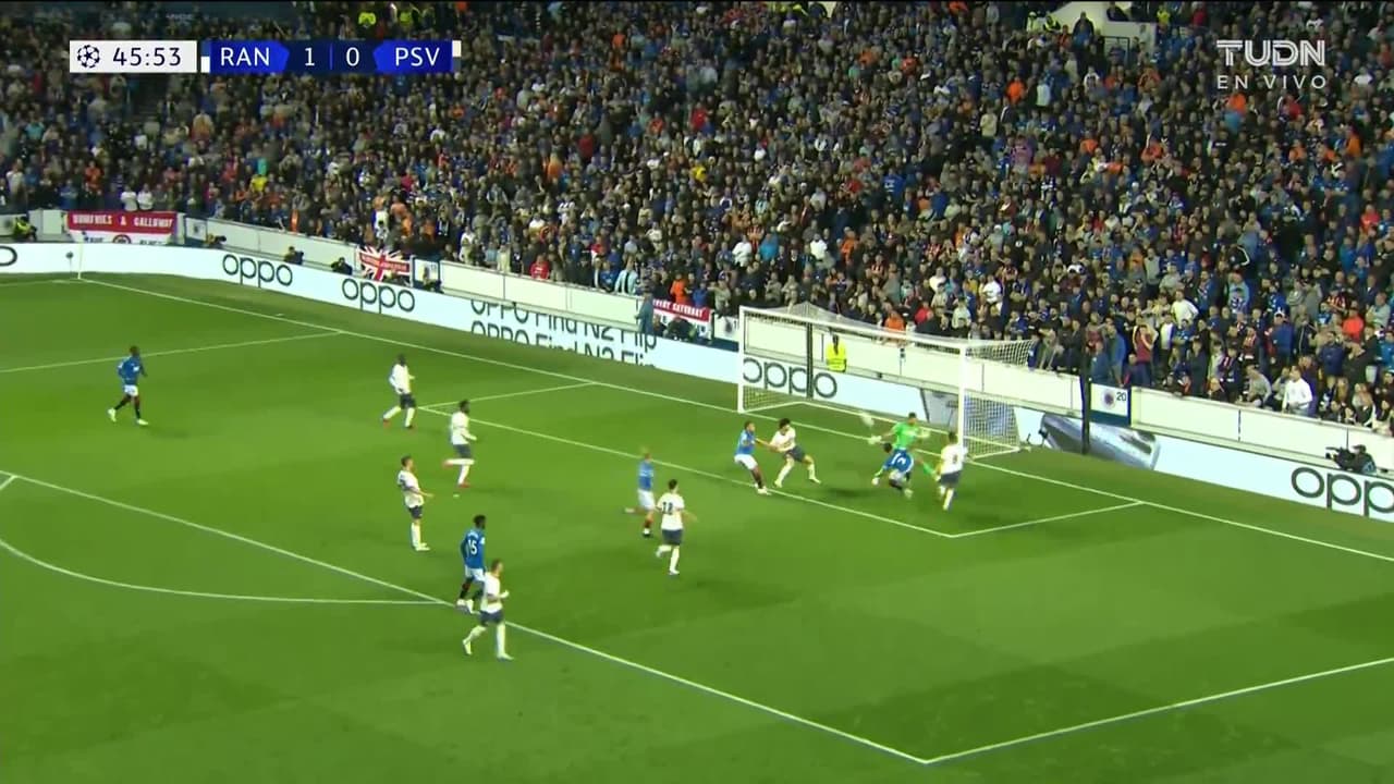 ¡TIRO ATAJADO! disparo por James Tavernier.