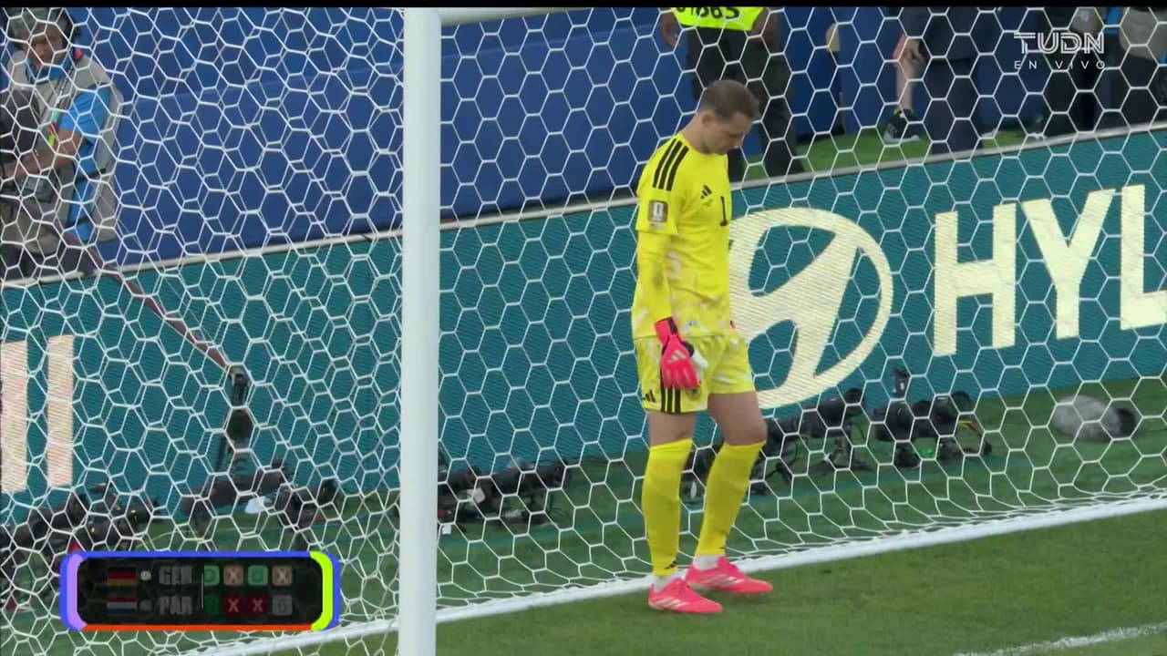 ¡GOL!  anota para Paraguay. José Canale