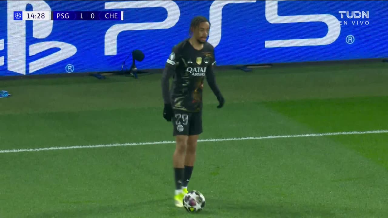 ¡TIRO ATAJADO! disparo por Ousmane Dembélé.