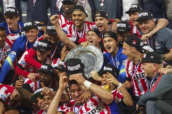 En la 2014-2015 nuevamente se proclamó campeón del fútbol holandes el PSV Eindhoven.
