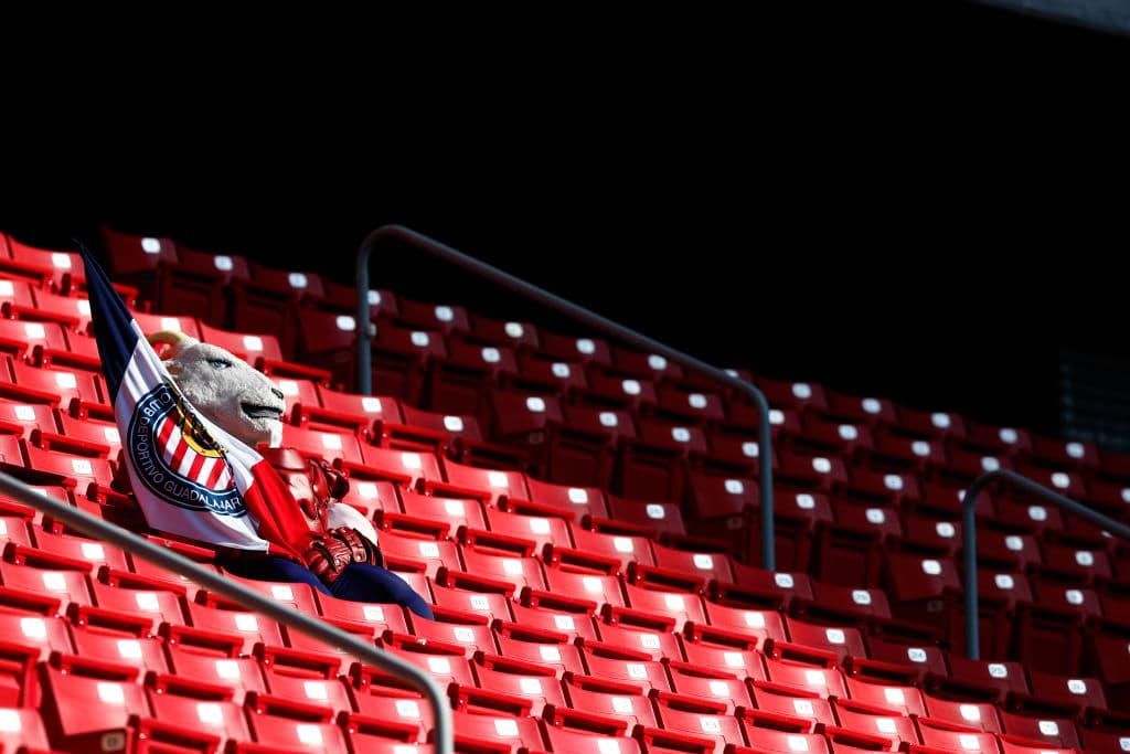 Chivas y Necaxa perfilan su 11 inicial; Oribe Peralta puede ir a la banca