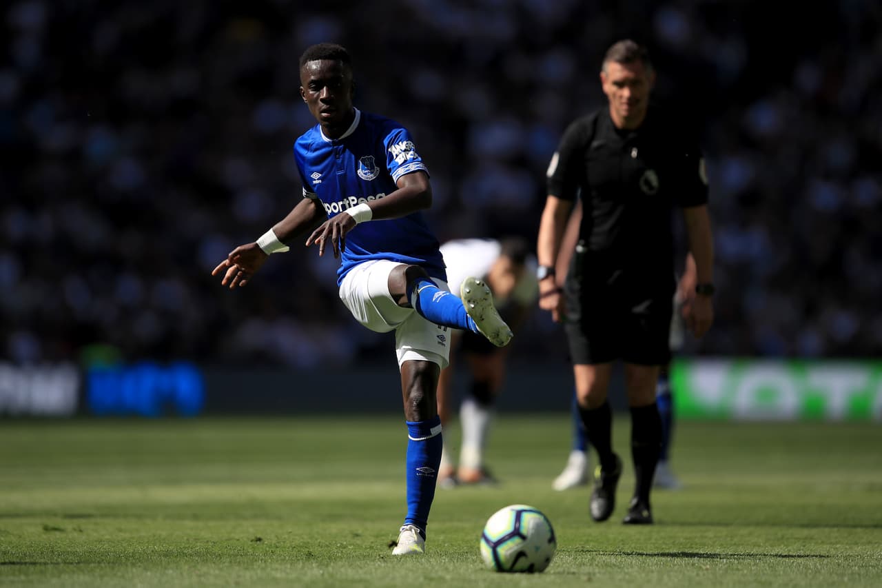 Manchester United tiene en la mira al volante senegalés Idrissa Gueye de Everton, por el que estaría dispuesto a desembolsar 46 millones de euros, unos 51 millones 769 mil dólares.