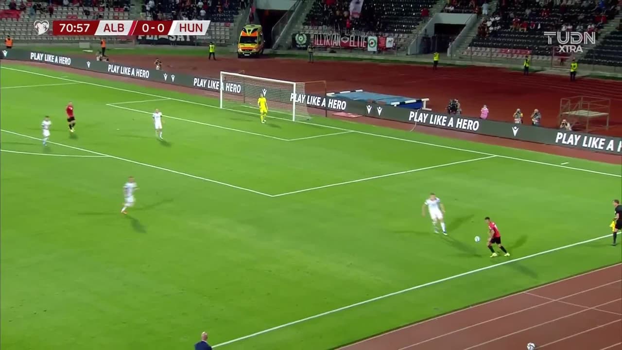 ¡TIRO ATAJADO! disparo por Endri Cekici.