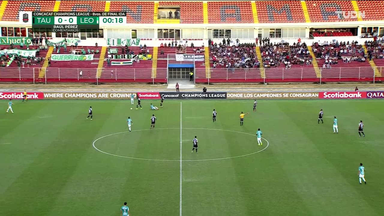 Arranca el partido y la pelota está en juego.
