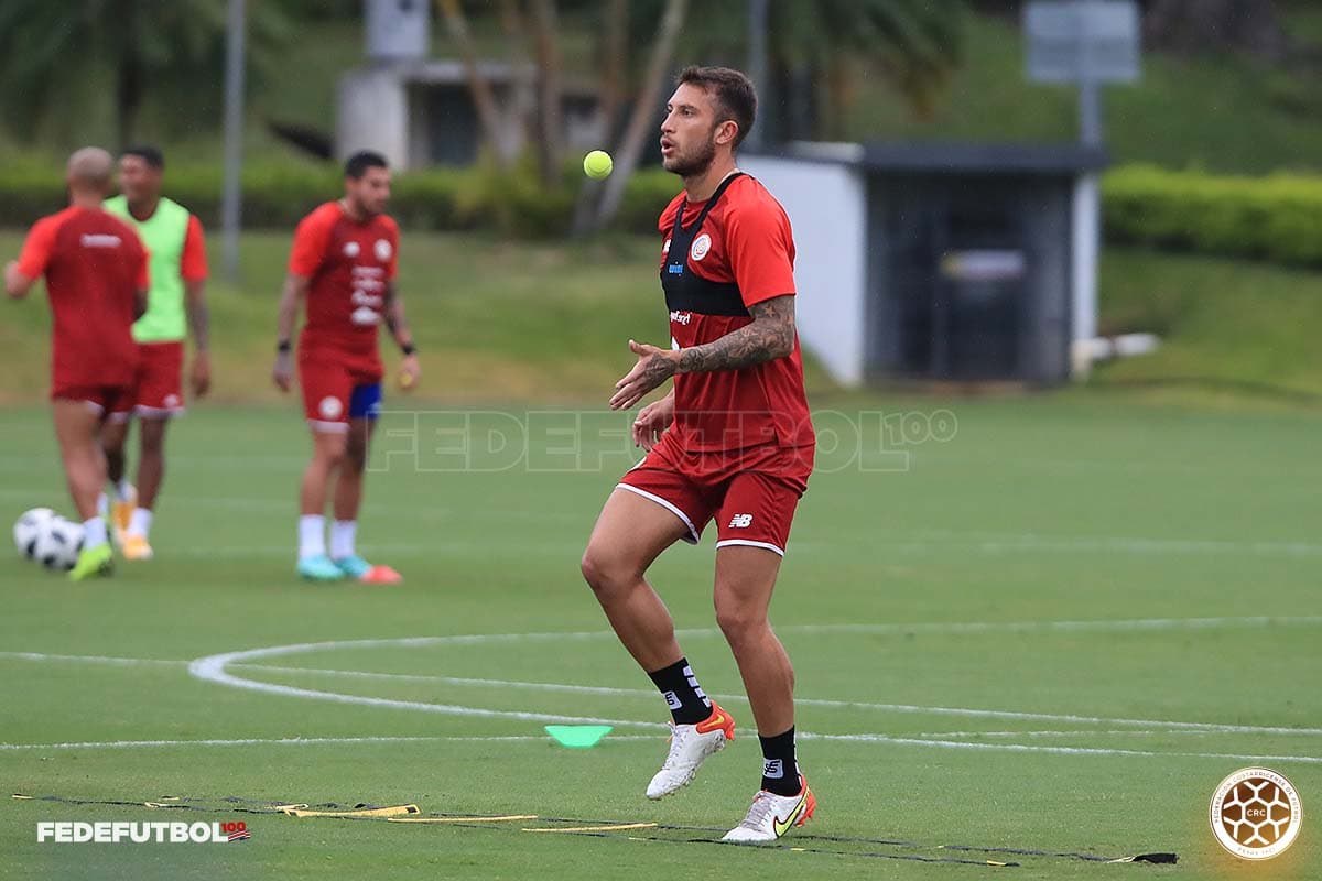 Costa Rica tiene un duro partido como visitante frente a Honduras. Francisco Calvo se prepara para ese encuentro.