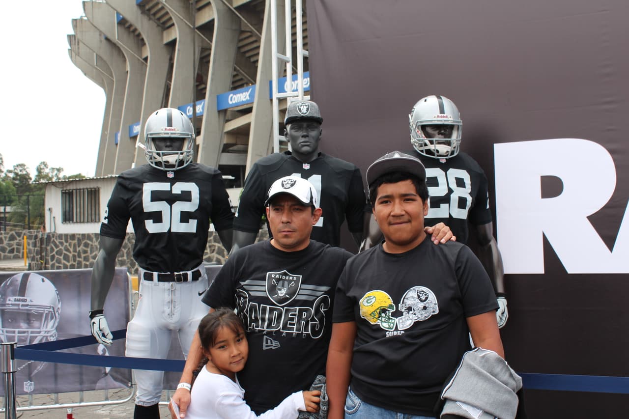 Te invitamos a disfrutar de las mejores imágenes de la visita de los Raiders al 'Coloso de Santa Ursula' promocionando el juego del próximo 21 de noviembre ante los Houston Texans.