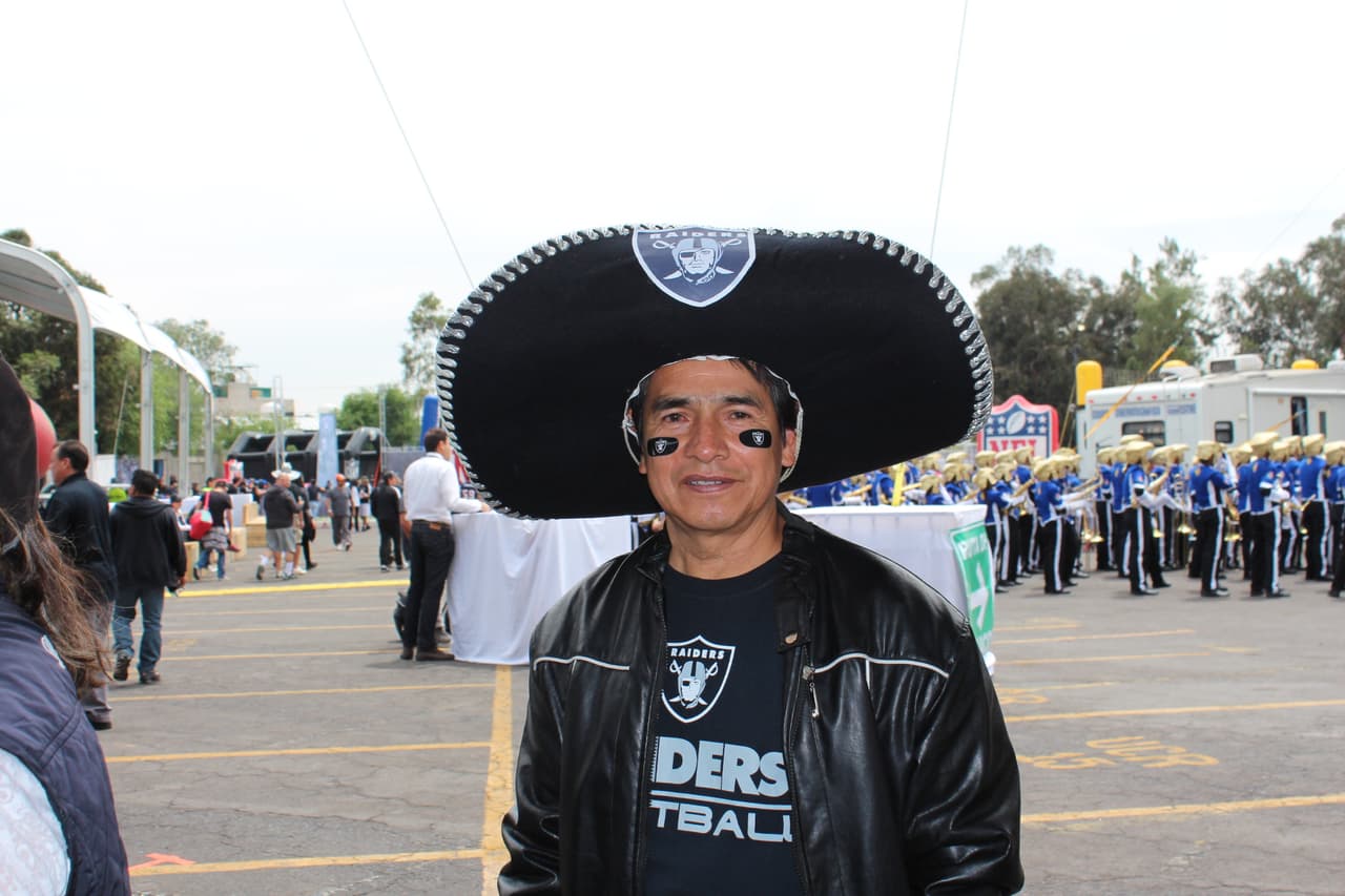 Te invitamos a disfrutar de las mejores imágenes de la visita de los Raiders al 'Coloso de Santa Ursula' promocionando el juego del próximo 21 de noviembre ante los Houston Texans.