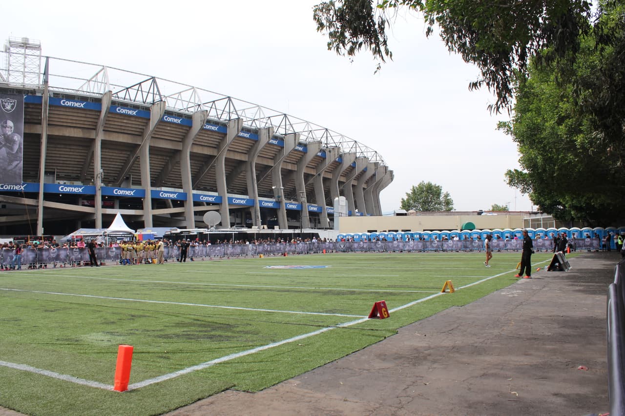 Te invitamos a disfrutar de las mejores imágenes de la visita de los Raiders al 'Coloso de Santa Ursula' promocionando el juego del próximo 21 de noviembre ante los Houston Texans.