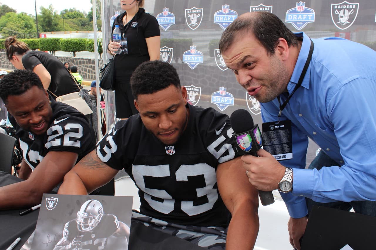 Te invitamos a disfrutar de las mejores imágenes de la visita de los Raiders al 'Coloso de Santa Ursula' promocionando el juego del próximo 21 de noviembre ante los Houston Texans.