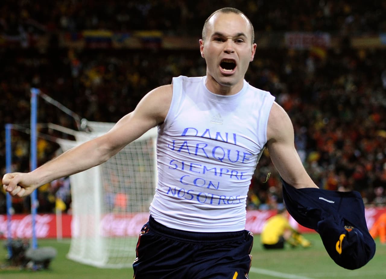 El mensaje "Dani Jarque, siempre con nosotros" fue la forma de Iniesta para rendirle un homenaje a su colega.