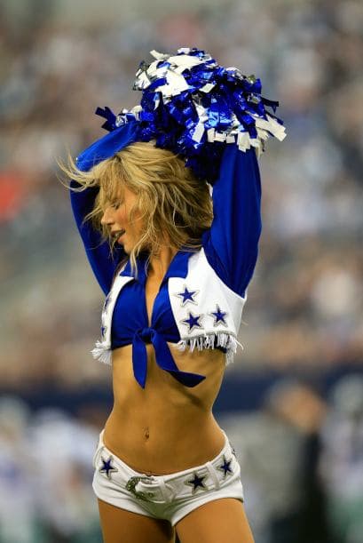 Lindas porristas de la NFL con sus sexys atuendos para enseñar sus hermosas figuras que calientan los emparrillados.