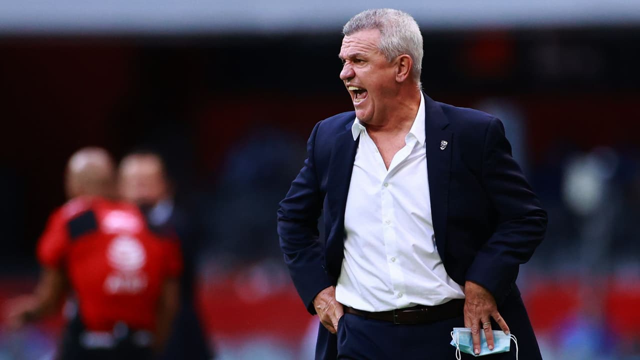 El 'Vasco' Aguirre le resta importancia a las críticas a Rayados