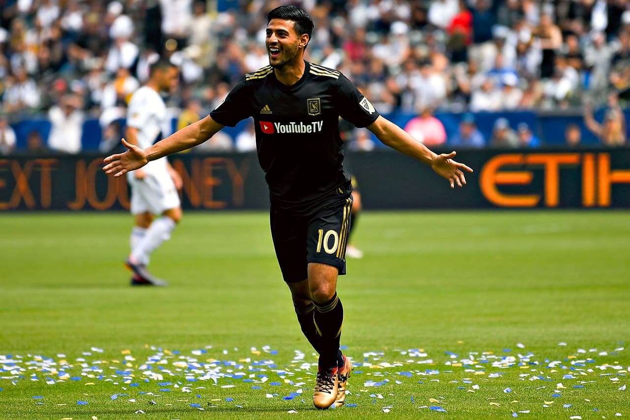 Carlos Vela marcó doblete de golazos frente al LA Galaxy 