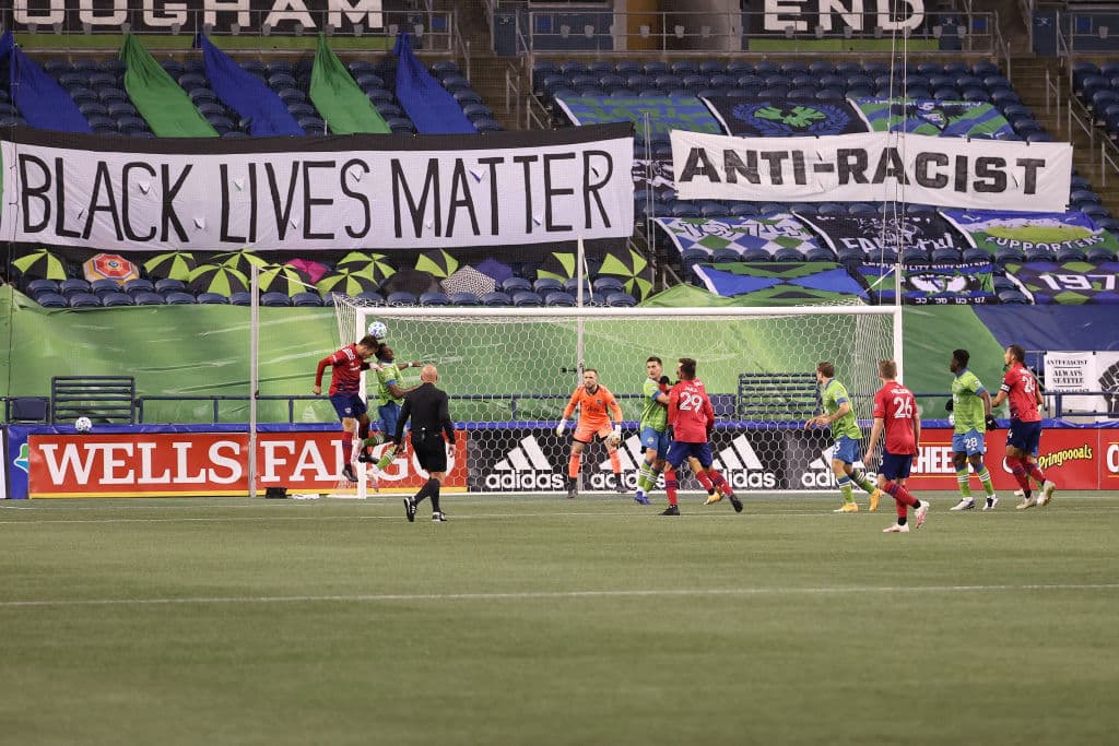 Con solitario gol de Shane O'Neill, Seattlo vence por la mínima Dallas y se meten a las finales de conferencia.