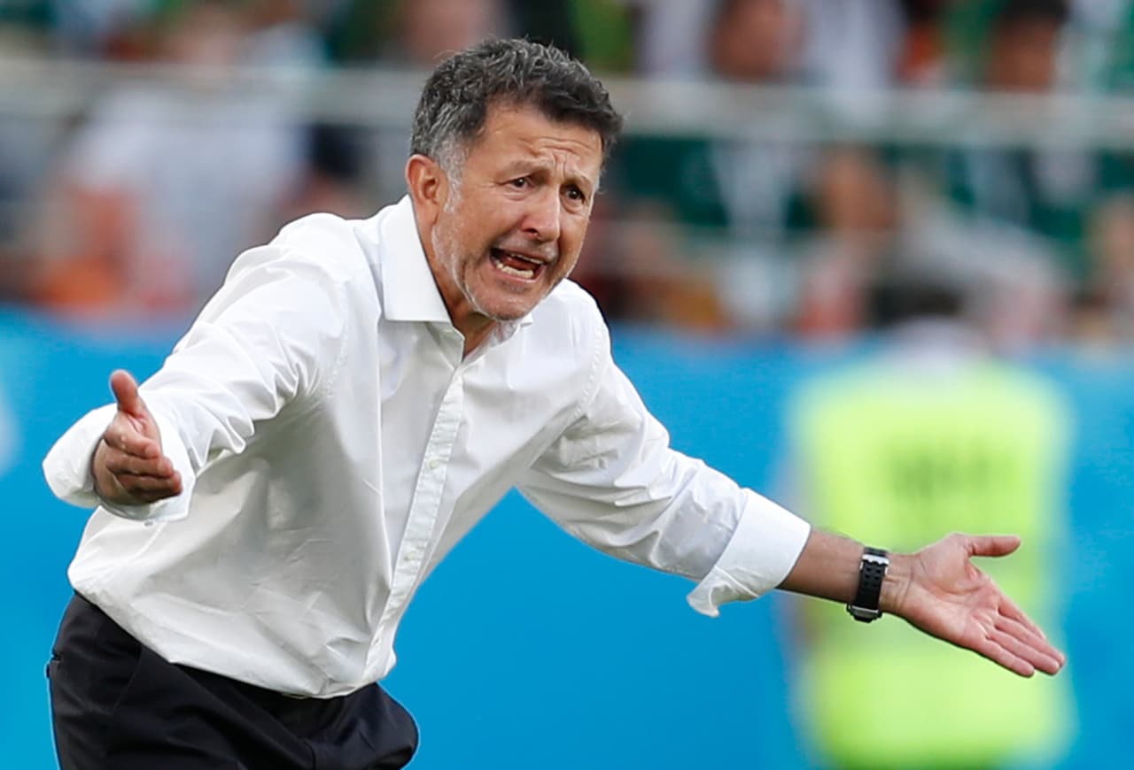 Juan Carlos Osorio, exdirector técnico del
<i>Tri</i>, es un frecuente blanco de críticas por su estilo de juego y de personalidad, algo que vivió en su país, Colombia, en México y ahora en Paraguay.