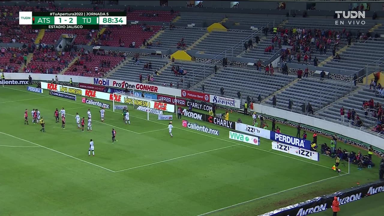 ¡TIRO ATAJADO! disparo por Lucas Rodríguez.