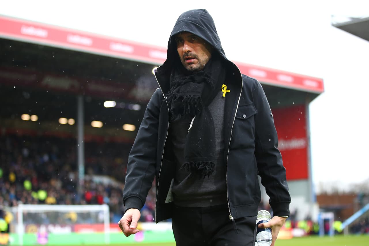 Pep Guardiola, líder de la Premier con el Manchester City, alineó a sus mejores armas: Ederson; Walker, Kompany, Otamendi, Danilo; Fernandinho, Gündogan, De Bruyne, Bernardo, Sterling; Agüero.