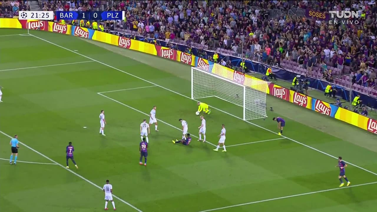 ¡TIRO ATAJADO! disparo por Franck Kessié.