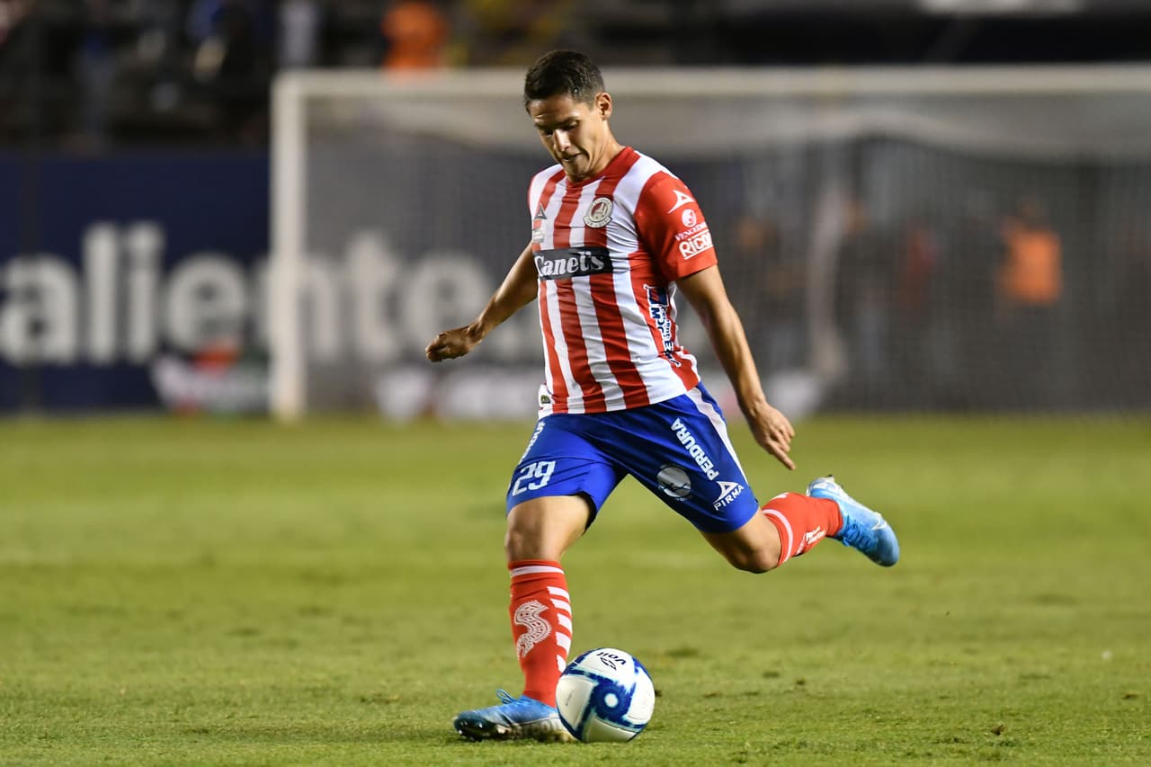 Diego Hernández Jiménez es un futbolista, juega como mediocampista y actualmente juega con el Club Atlético de San Luis de la Liga MX.