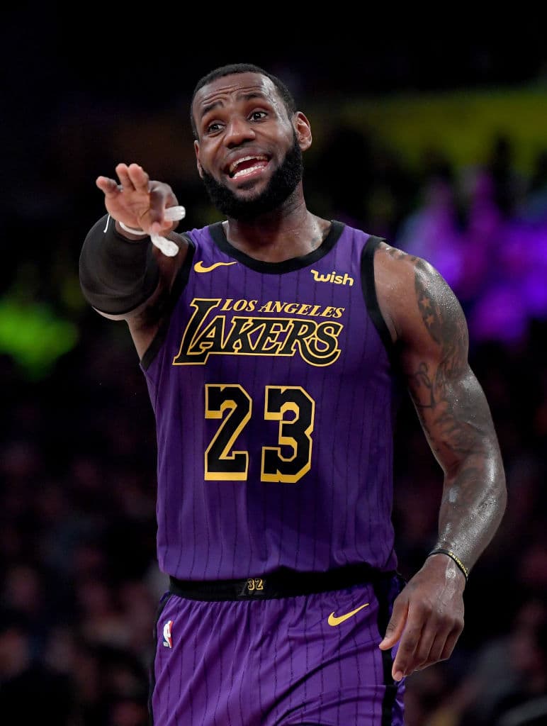 En su cumpleaños número 36, LeBron James continúa imponiendo increíbles récords.