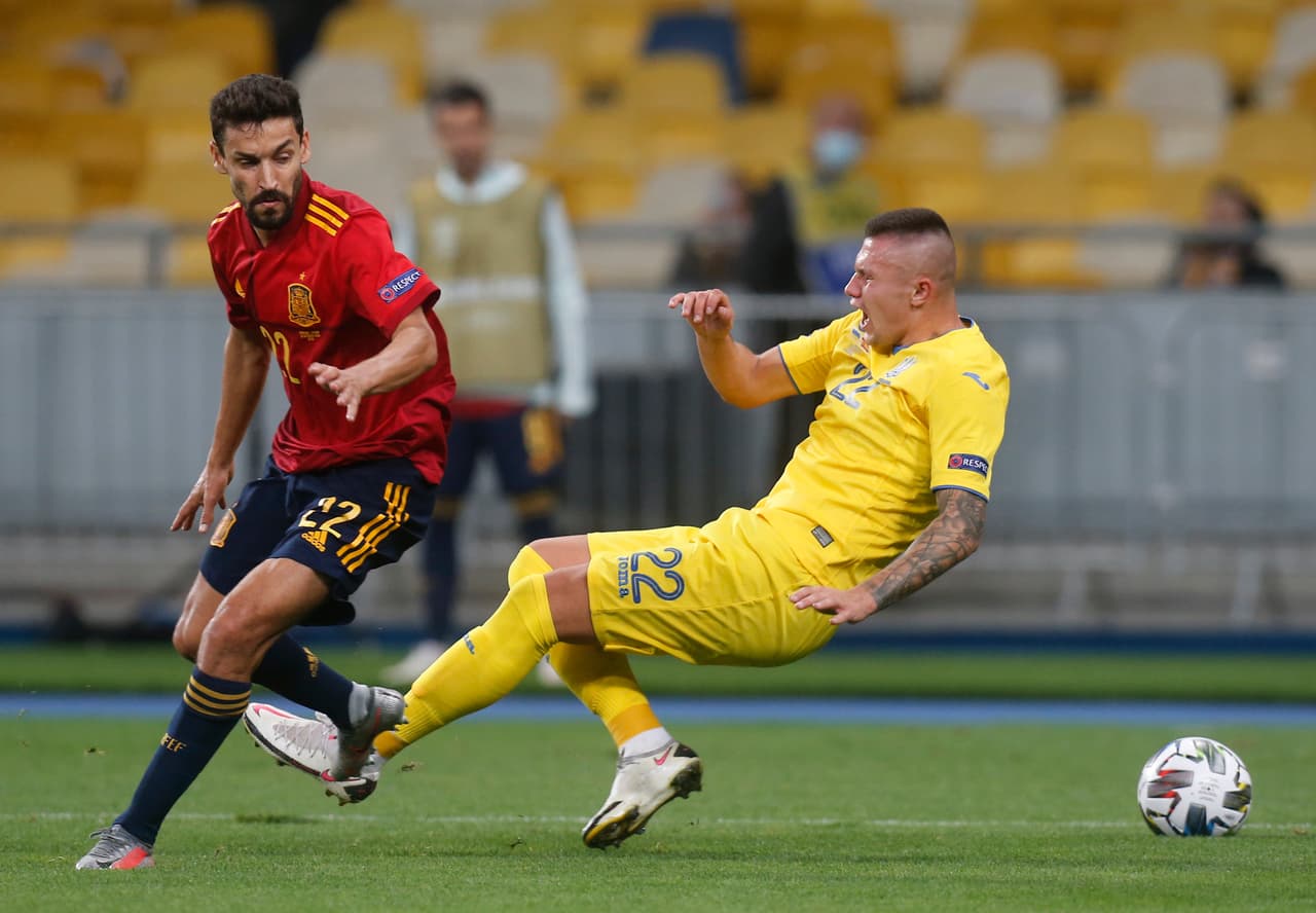 Los primeros minutos del juego, España dominaba las acciones.