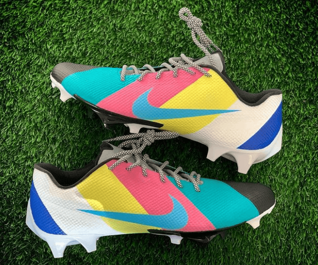 También jugadores de otros deportes piden diseños para enviar mensajes o simplemente por que quieren tener algo único.