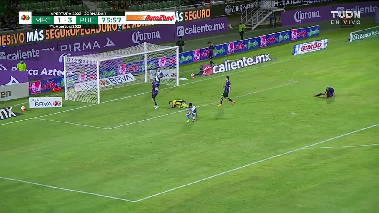 ¡GOL!  anota para Puebla. Amaury Escoto
