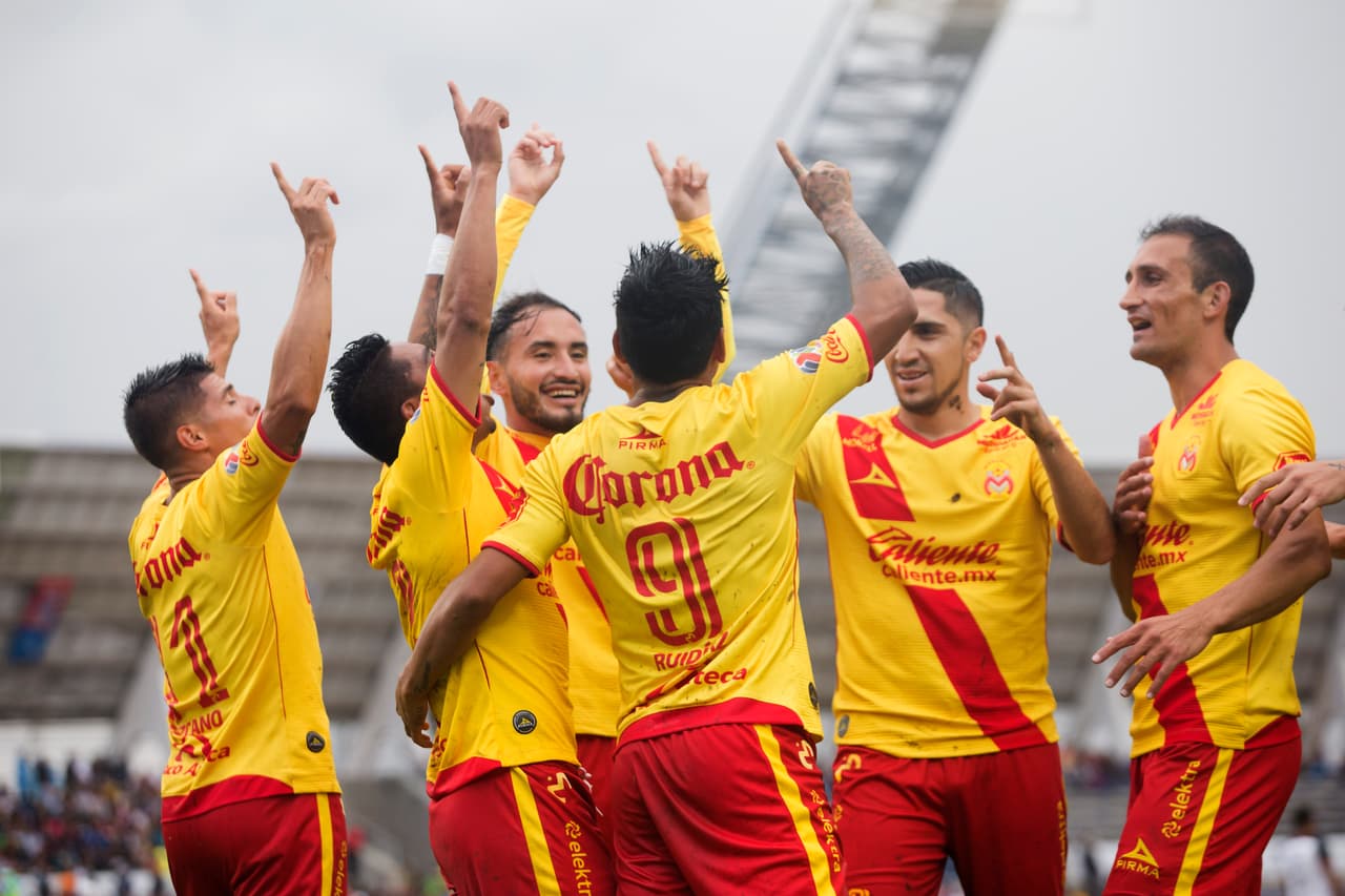 <b>Estadio Universitario BUAP: </b>los Monarcas Morelia sorprendieron a los Lobos en su casa por 3-1. Fue el juego con menor asistencia de la jornada, la lluvio pudo espantar a los fanáticos.