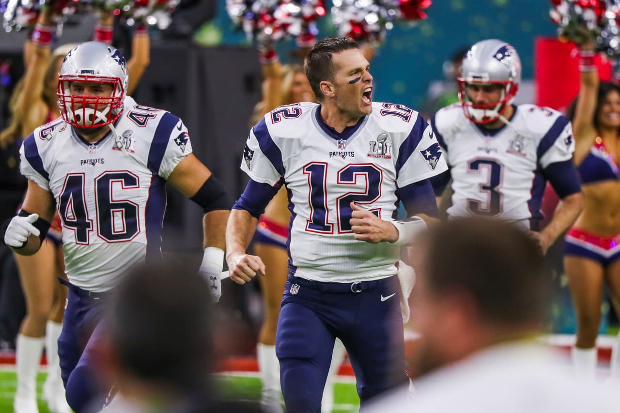 El '12' de Nueva Inglaterra alentó a sus aficionados que eran mayoría en las tribunas del inmueble de Houston.