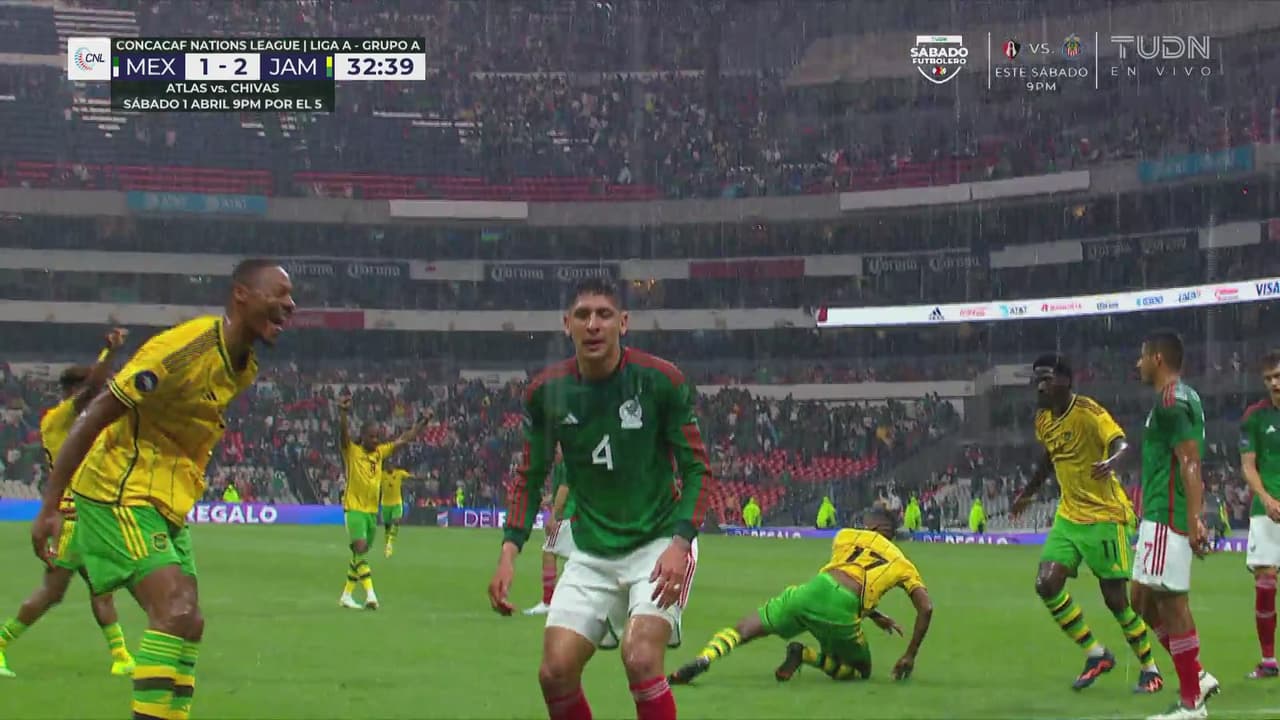 ¡Lo que faltaba! Edson Álvarez marca desafortunado autogol para el 1-2