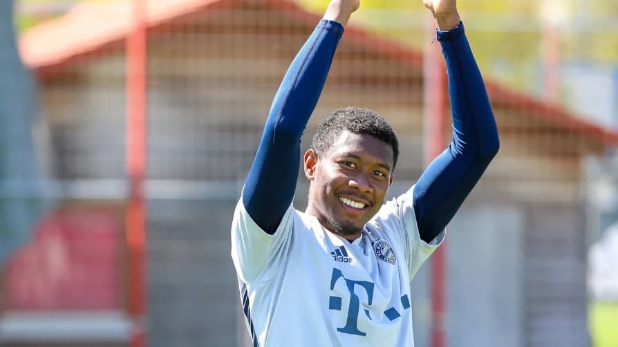 El equipo divido en seis grupos realiza ejercicios de coordinación, carreras de relevos, actividades con pelotas y anillos y, lo mejor, ¡un tiro al blanco gigante!