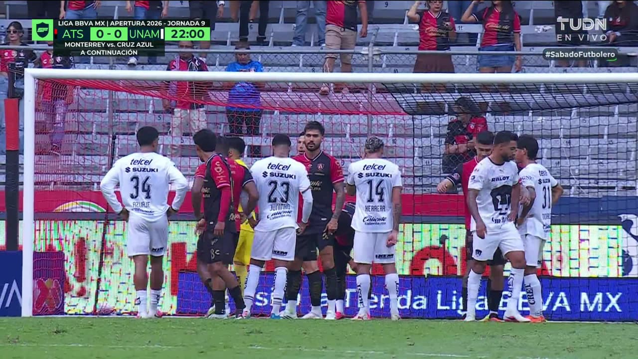 ¡GOL!  anota para Pumas UNAM. Angel Azuaje