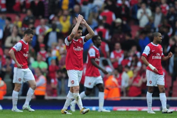 Arsenal se tuvo que conformar con este empate 1-1, aunuque aún no descarta poder acercarse al 'Man-U' en los seis juegos que les restan.