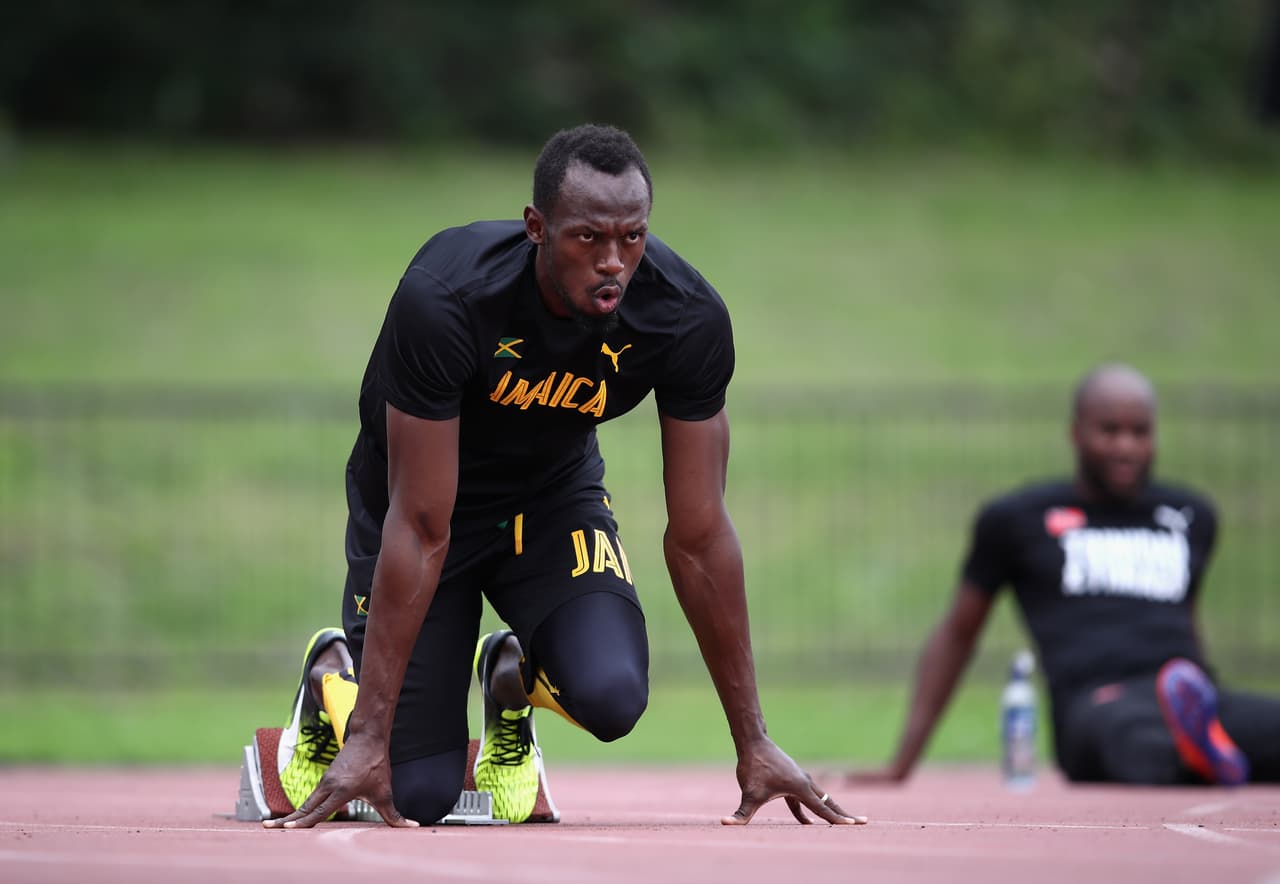 El atleta jamaiquino Usain Bolt es una leyenda viva del atletismo, pero convivió durante su carrera con una escoliosis, una desviación de la columna por la que tiene la pierna derecha 1.5 centímetros más corta que la izquierda.