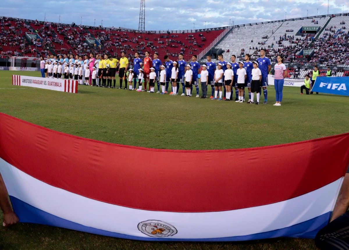 En el Estadio Defensores del Chaco Paraguay jugó su último amistoso antes de la Copa América contra Guatemala.