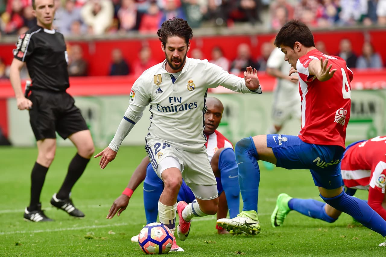 La novedad estaría en Isco Alarcón, figura del Madrid el fin de semana ante el Sporting con un doblete. Ante la ausencia de Bale, el internacional español es la ficha segura para aprovechar su buen momento.