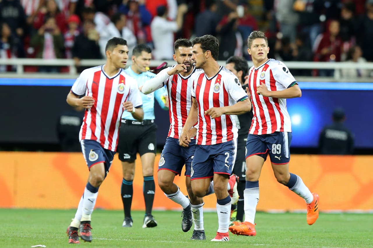 El que menos opciones tiene es 
<b>Chivas, </b>que está pensando más en la Concacaf Liga de Campeones. Sin embargo, en caso de ganarle a Atlas y León llegaría a 21 puntos. Faltaría esperar varios resultados, parece imposible.