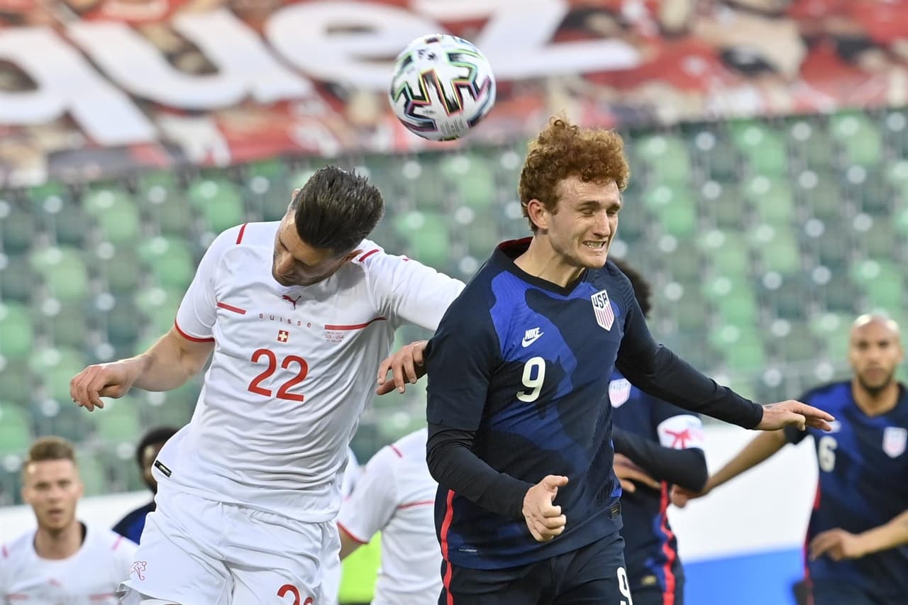 Suiza derrota a Estados Unidos en partido amistoso Internacional 2-1 llevado a cabo en en St. Gallen, Suiza. Sebastian Lletget abrió el marcador para el equipo de las barras y las estrellas, sin embargo, el equipo local empató el marcador a los pocos minutos con gol de Ricardo Rodríguez, y quien le dio la victoria a los suizos, fue Steven Suber durante la segunda mitad del encuentro.