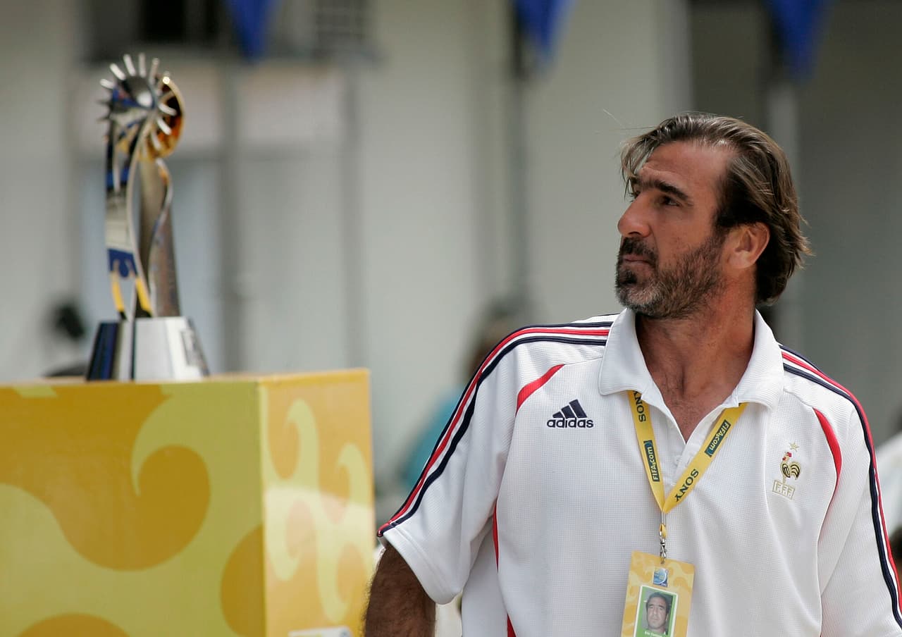 El éxito no lo pudo repetir en el año siguiente, cuando ya solo fue entrenador, ya que ocuop el tercer lugar en la Copa del Mundo. En el 2011 acabó su ciclo por malos resultados.