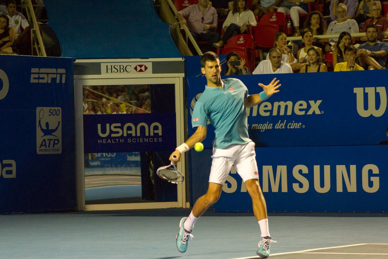 Nick Kyrgios eliminó al favorito del Abierto Mexicano, el serbio Novak Djokovic, número dos en la siembra de la ATP. El australiano dio una demostración de potencia y precisión con su saque que se tradujo en 25 aces para acceder a las Semifinales.